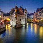 Vue panoramique sur Annecy et ses quartiers résidentiels