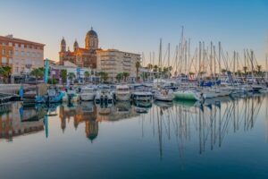 Investir dans une villa à Saint-Raphaël : confort, rentabilité et cadre de vie